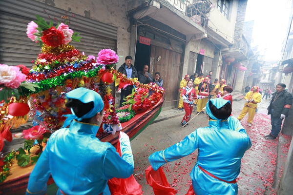 �׺Ӻӽ����״�������[�t��һ�l����