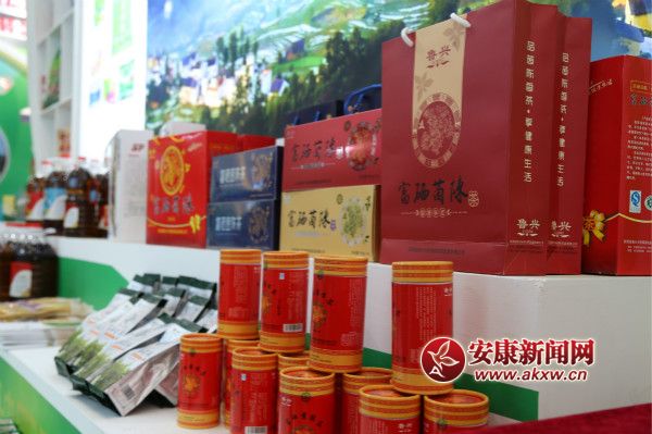 �hꎸ���ʳƷ&ldquo;����&rdquo;������ɞ鱊���ο͓�ُ��&ldquo;���c(di��n)&rdquo;  ���� �z_meitu_19.jpg