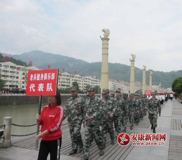 4��20��������ƽ���h�e�k&ldquo;����ƽ��������&rdquo;ǧ�˽����߻��(d��ng)��ԓ�h�ϱ������㘷(l��)�����V��(ch��ng)��f(xi��)��(hu��)��18��(g��)�����(du��)1100���˅���