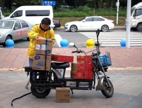 雙十一快遞量或創(chuàng)近十年新高 蘇寧物流運(yùn)力升級沉穩(wěn)迎戰(zhàn)