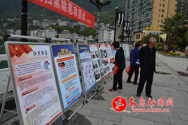 嵐皋縣司法局大力開(kāi)展“掃黑除惡”宣傳 營(yíng)造全民參與濃厚氛圍44.jpg