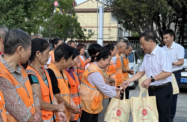 夏日送清涼 關愛沁人心——安康各級工會多措并舉為高溫…