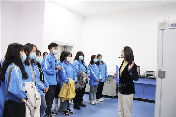 時代青年講奉獻  愛心熱血勇?lián)敗部德殬I(yè)技術(shù)學院學生參加血站開放日活動