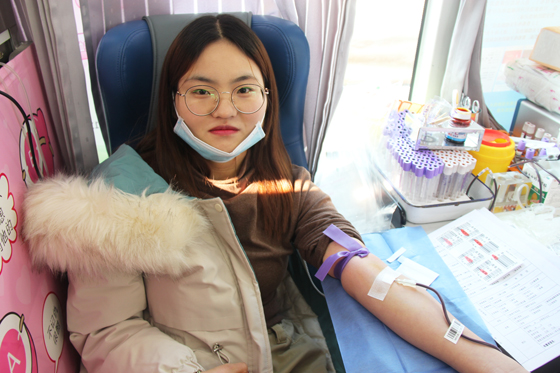 飛揚(yáng)熱血青春  匯集愛心洪流——安康學(xué)院積極開展冬季獻(xiàn)血活動