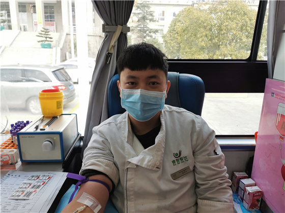 人民警察一心為民，捋袖捐血鐵血柔情——安康市公安局積極開展冬季獻(xiàn)血活動(dòng)