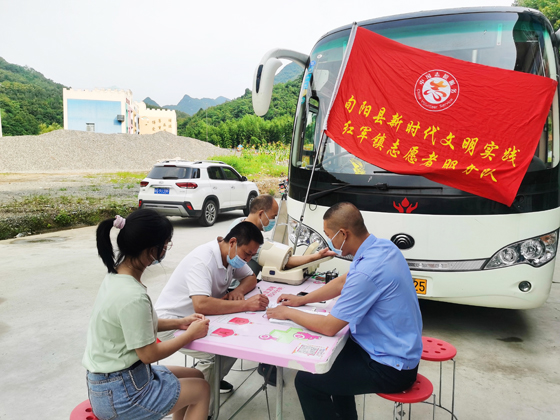 旬陽縣紅軍鎮(zhèn)開展“學(xué)黨史、辦實事”愛心獻(xiàn)血 活動